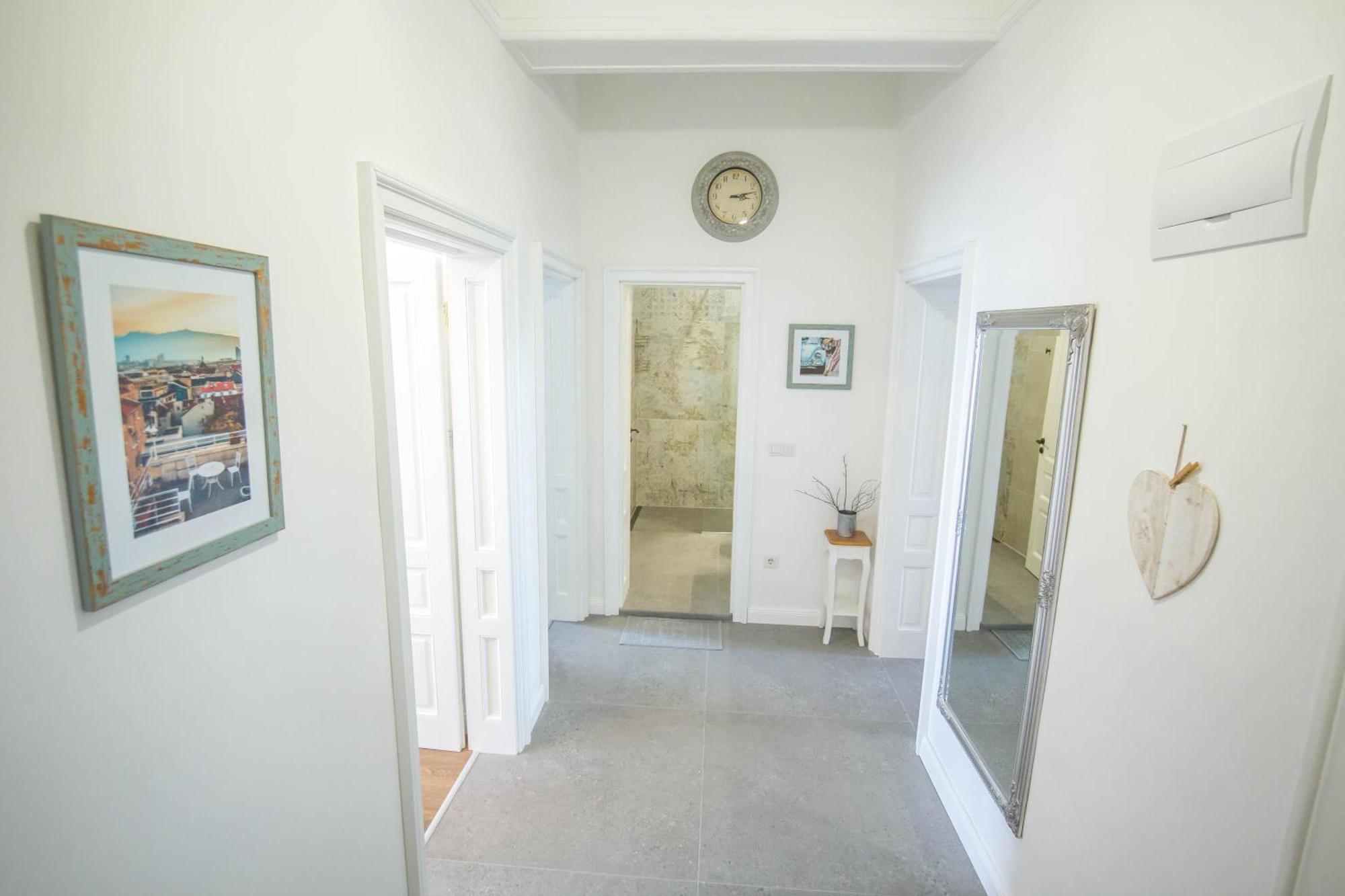 Lion'S Bridge Boutique 2Bdrm Apt, Top Center Gem Sofia Zewnętrze zdjęcie